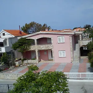 Apartmani Mira Vir